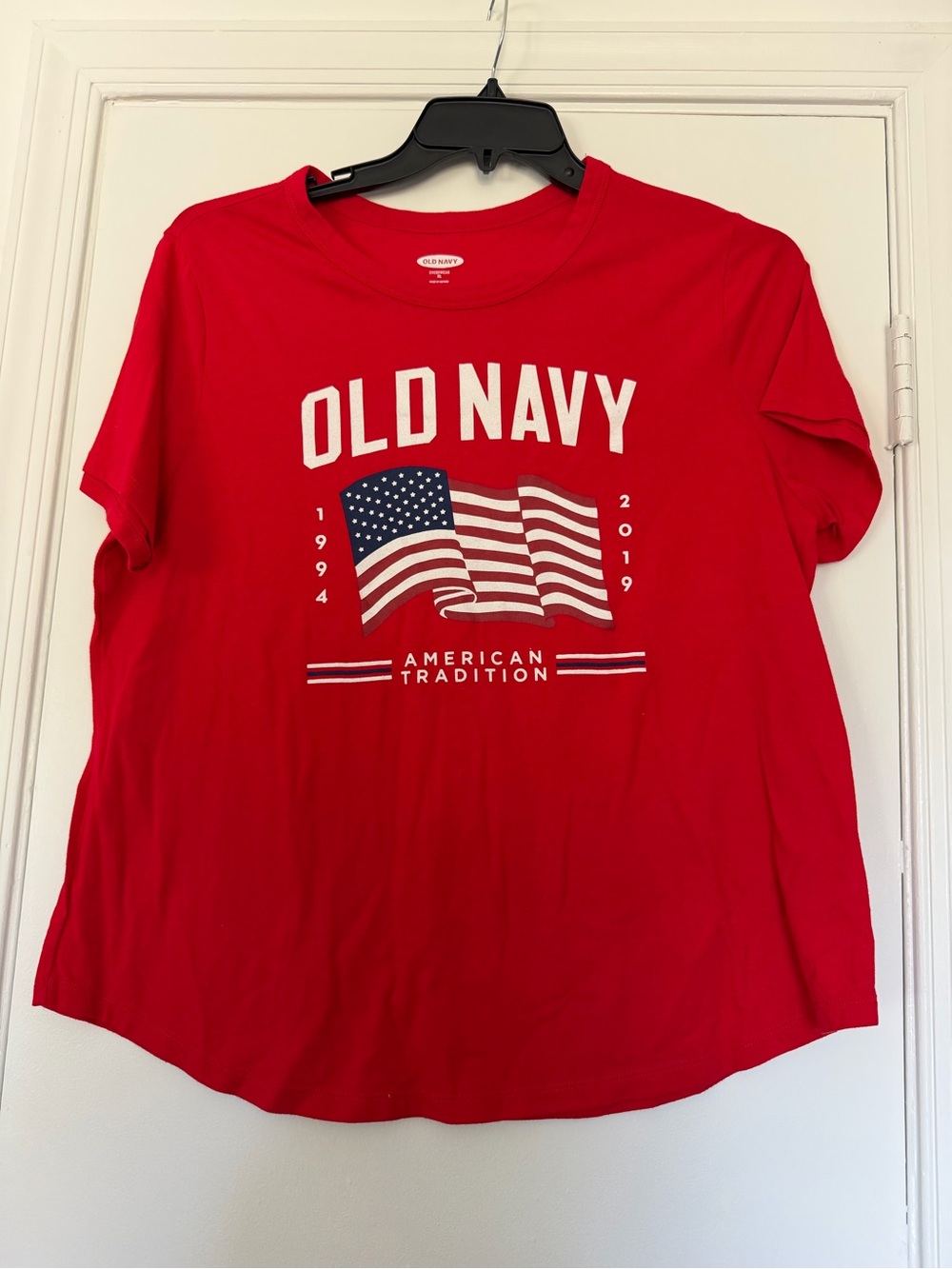 Old Navy Women’s American Flag Graphic Tee (2019)